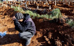 Nhói lòng cảnh an táng tập thể các nạn nhân động đất ở Thổ Nhĩ Kỳ