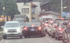 Văn phòng Thành ủy Hà Nội thông tin vụ tài xế xe biển xanh đi lấn làn