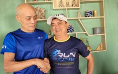 Cái bắt tay của hai runner lớn tuổi nhất giải Marathon vì ATGT