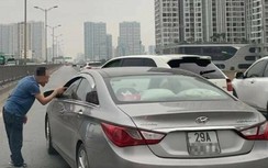 Vụ tài xế Porsche chặn ô tô, nhổ nước bọt: Công an đã mời lái xe liên quan