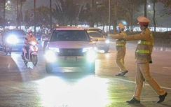 Khống chế tài xế vi phạm nồng độ cồn, lăng mạ CSGT ở Sóc Sơn