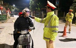 CSGT siết xử lý nồng độ cồn, nhiều người chồng ngồi sau xe bế con để vợ lái