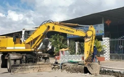 Khẩn trương lắp đặt hệ thống thoát nước trên ĐT 977, bảo đảm ATGT