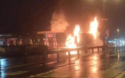 Xe tải bốc cháy dữ dội khi đỗ trước cây xăng ở Quảng Nam