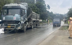 Hà Giang: 3 xe con đi đám hiếu bị xe tải ben đâm nát