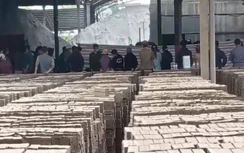 Hưng Yên: Ngã vào máy làm gạch, 1 công nhân tử vong thương tâm