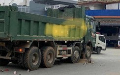 Va chạm với xe tải, một phụ nữ đi xe máy tử vong