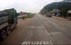 Người đàn ông sang đường bất cẩn trên QL7C đã không còn cơ hội sửa sai