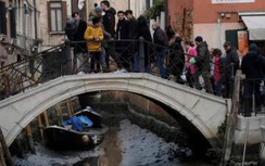 Kênh đào Venice cạn trơ đáy, còn đâu cảnh đi thuyền thơ mộng