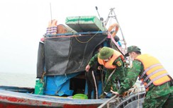 Đắm tàu trên biển Móng Cái, 3 ngư dân được bộ đội biên phòng cứu kịp thời