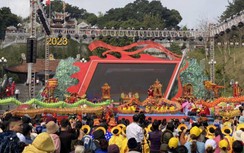 Tưng bừng khai hội Đền Cửa Ông, đường thông, dịch vụ không "chặt chém"