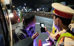 Vi phạm nồng độ cồn vượt khung, tài xế phân trần chỉ uống 2 - 3 lon cho vui