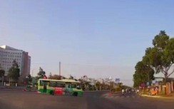 Đình chỉ tài xế xe buýt chạy ẩu từ clip bạn đọc gửi đến Báo Giao thông