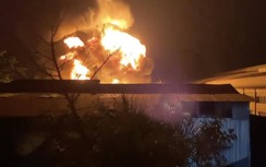 Cháy lớn tại xưởng tái chế mỡ bò, người dân tá hỏa vì đường trơn trượt