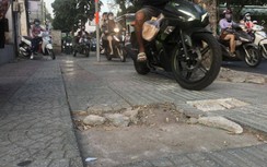 Hàng quán, xe cộ bủa vây, vỉa hè bị “băm nát” giữa trung tâm TP.HCM