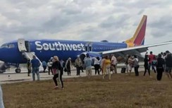 Video máy bay Mỹ gặp sự cố, cabin ngập khói, hành khách náo loạn