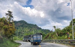 CSGT mật phục ghi hình xử lý ô tô vượt ẩu trên đèo Bảo Lộc