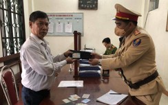Nhặt được ví tiền có gần 20 triệu đồng, CSGT tìm và trả lại người đánh rơi