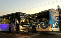 Video TNGT 14/3: Ba xe khách tông nhau trên đường Hồ Chí Minh