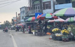 Quảng Ninh: Bất an chợ họp tràn vỉa hè quốc lộ, tỉnh lộ