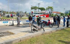 Video TNGT 17/3: Một phụ nữ đi xe máy tử vong sau khi bị xe tải ben tông