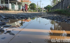 Đường giao thông nông thôn oằn mình cõng đoàn xe tải chạy rầm rập