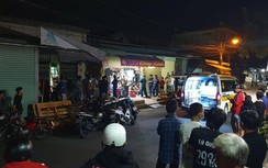 Vợ đi làm về phát hiện chồng treo cổ trong phòng tắm