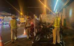 Bị phạt vì uống rượu bia lái xe, tài xế ngậm ngùi gọi vợ đến đón