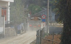 Cao Bằng: Phớt lờ biển cấm tải trọng, xe “hổ vồ” rầm rập trên đường