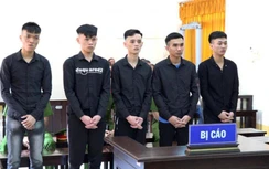 5 bị cáo chia nhau 73 năm tù vì bênh bạn, chém người suýt mất mạng