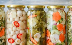 Vụ 10 người nhập viện: Trong dưa, cà muối hay nem chua có chứa độc tố?