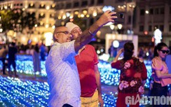 Ngàn người check-in ở công viên bến Bạch Đằng lung linh với 500.000 đèn led