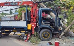 Xe tải tông xe máy rồi húc trụ điện làm 1 người chết, 6.500 hộ mất điện