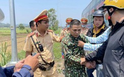 CSGT Phú Yên đón lõng, bắt gọn kẻ cướp giật đang trốn trên xe khách