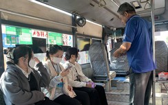 TP.HCM: Ngán ngẩm những chuyến xe buýt như “hành xác”