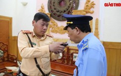 Video: Lái tàu bất ngờ bị kiểm tra nồng độ cồn khi vừa về đến ga