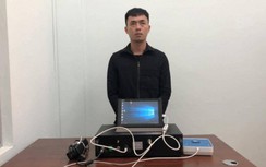 Gia Lai: Thanh niên vừa điều khiển ô tô vừa dùng thiết bị phát tin nhắn rác