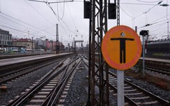 Bến tàu, bến xe bus tại Đức vắng ngắt vì giao thông tê liệt do đình công