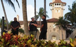 Khu nghỉ dưỡng của ông Trump trầm lắng, hoãn sự kiện sau tin truy tố