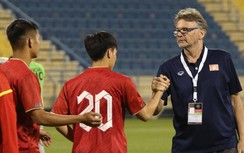 Áp lực trên vai HLV Philippe Troussier