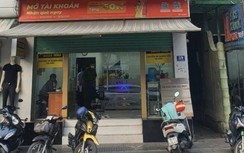Phó Giám đốc phòng giao dịch ngân hàng treo cổ tại phòng làm việc