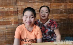Bố mất vì TNGT, mẹ bỏ đi, ông bà gồng gánh nuôi cháu mắc bệnh tự kỷ