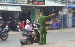 Ban ATGT Cần Thơ phối hợp xử lý xe đi ngược chiều dưới cầu Cái Răng