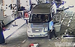 Làm rõ vụ đăng kiểm viên ở Thanh Hoá lùi xe làm gãy chân đồng nghiệp