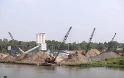 Chủ bến bãi phải xây bể nước để rửa xe chở cát trước khi đi ra đường