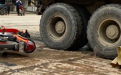 Va chạm với xe tải, 1 học sinh tử vong, 2 người khác bị thương
