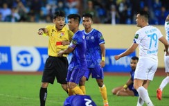 V-League 2023 vừa trở lại, trọng tài đã có pha thổi phạt đền gây bão