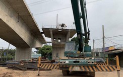 Người dân tháo dỡ, di dời trả mặt bằng cho chủ đầu tư thi công cầu Nam Lý