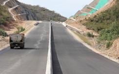 Báo động tình trạng ô tô, xe máy cố tình đi vào tuyến cao tốc đang thi công