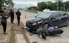 Xe máy đi ngược chiều va chạm ô tô sang đường, nam sinh tử vong tại chỗ